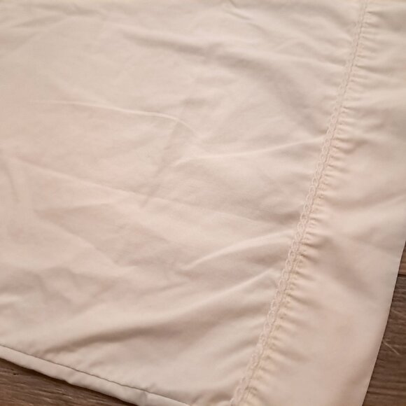 Vintage Cannon King pillowcase embroidered swirl trim ivory off white cream - Picture 4 of 9